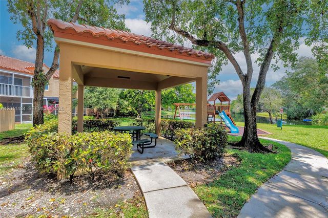 7874 NW 7th Ct, Plantation, FL 33324
