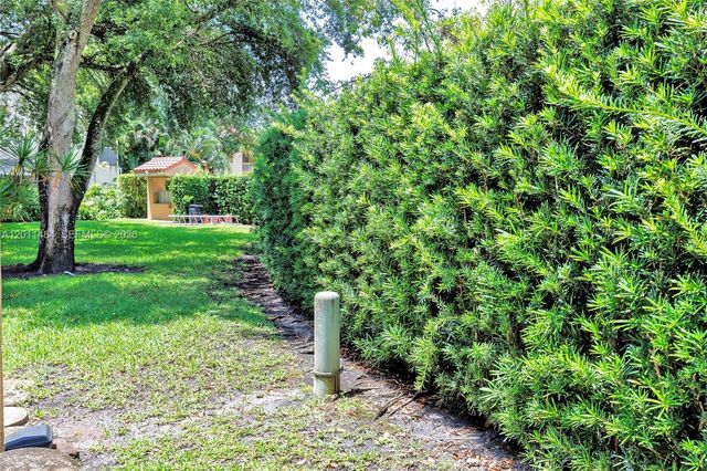 7874 NW 7th Ct, Plantation, FL 33324