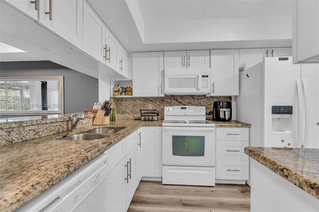 7874 NW 7th Ct, Plantation, FL 33324