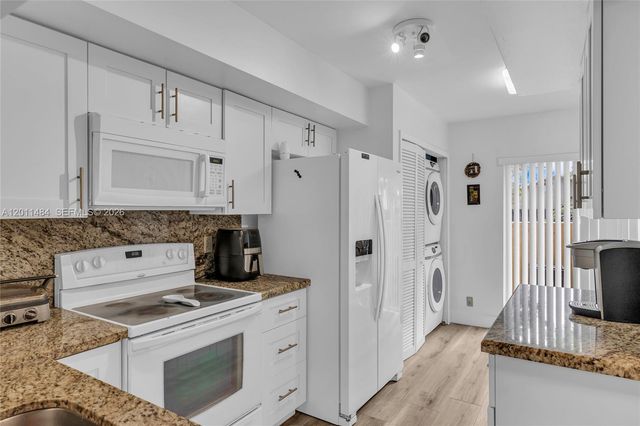 7874 NW 7th Ct, Plantation, FL 33324
