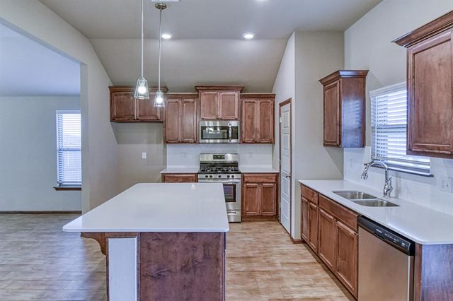 12829 NW 3rd Terrace, Yukon, OK 73099