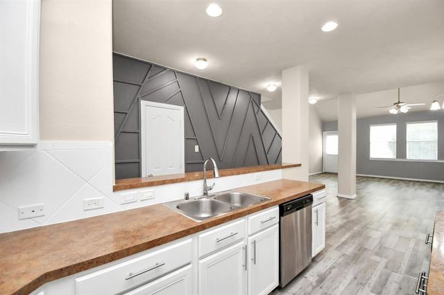 5203 Dartmort Ridge Trail, Houston, TX 77066