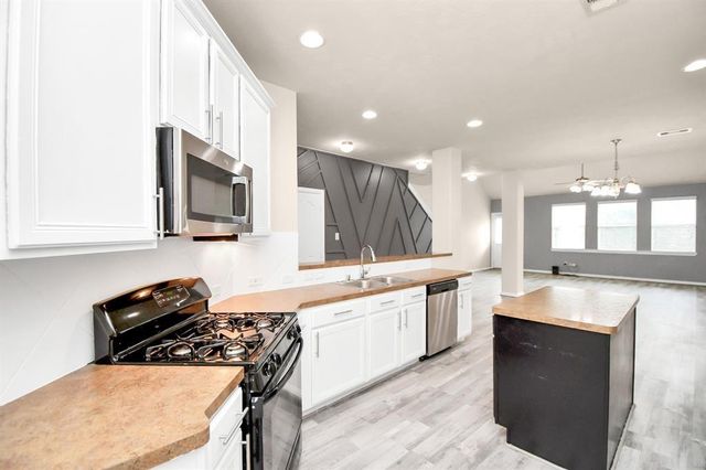 5203 Dartmort Ridge Trail, Houston, TX 77066