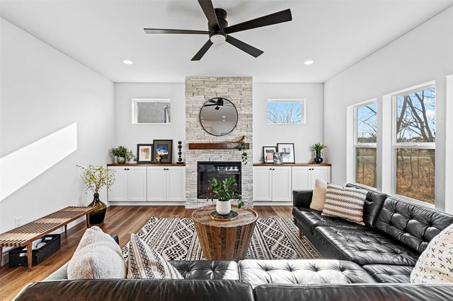 834 Old Mill Lane, Solon, IA 52333