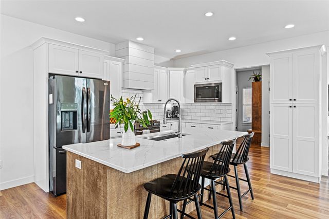 834 Old Mill Lane, Solon, IA 52333