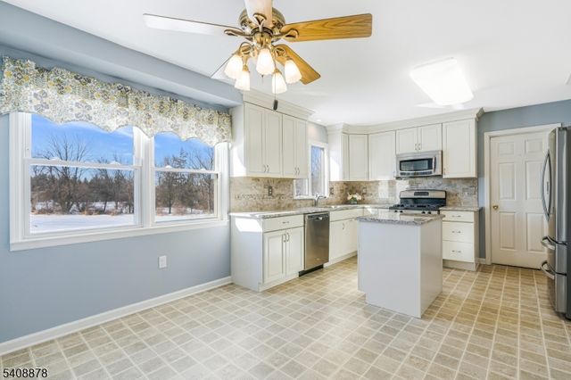 4 Shurts Rd, Readington Twp., NJ 08822