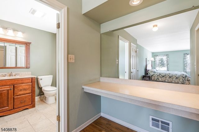 4 Shurts Rd, Readington Twp., NJ 08822