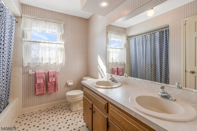 4 Shurts Rd, Readington Twp., NJ 08822