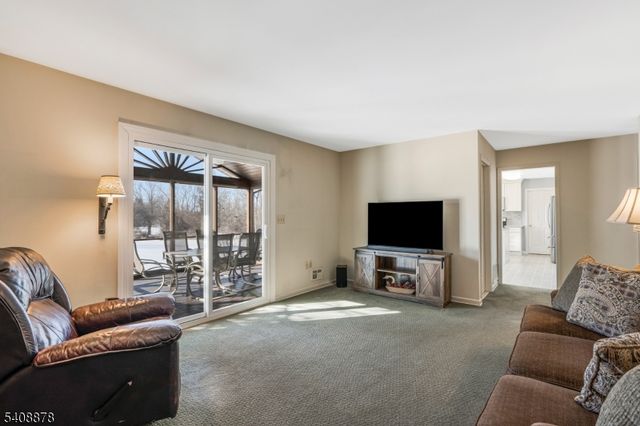 4 Shurts Rd, Readington Twp., NJ 08822