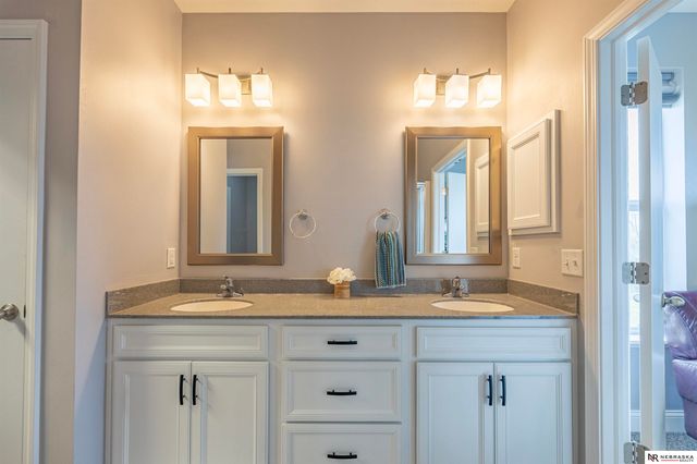 200 Pebble Beach, Lincoln, NE 68520