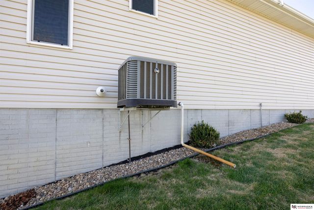 200 Pebble Beach, Lincoln, NE 68520