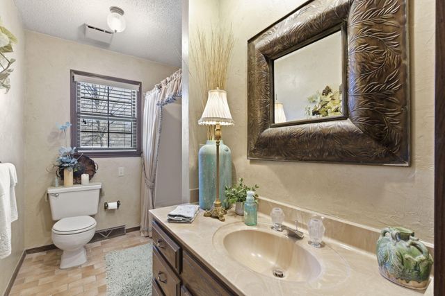 4058 E Linwood Street, Springfield, MO 65809