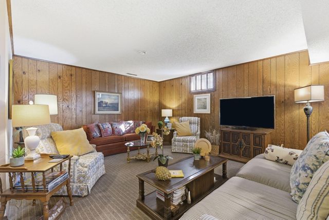 4058 E Linwood Street, Springfield, MO 65809