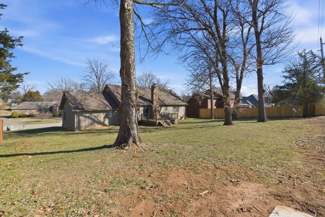 4058 E Linwood Street, Springfield, MO 65809