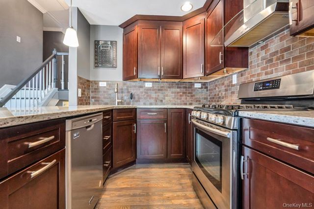 3 Drake Lane, Kings Park, NY 11754