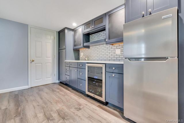 3 Drake Lane, Kings Park, NY 11754