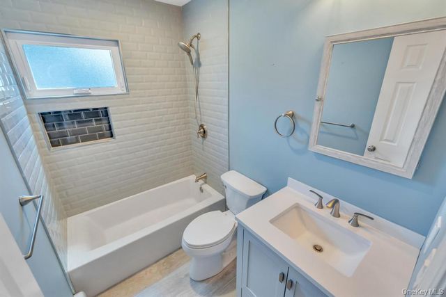 3 Drake Lane, Kings Park, NY 11754