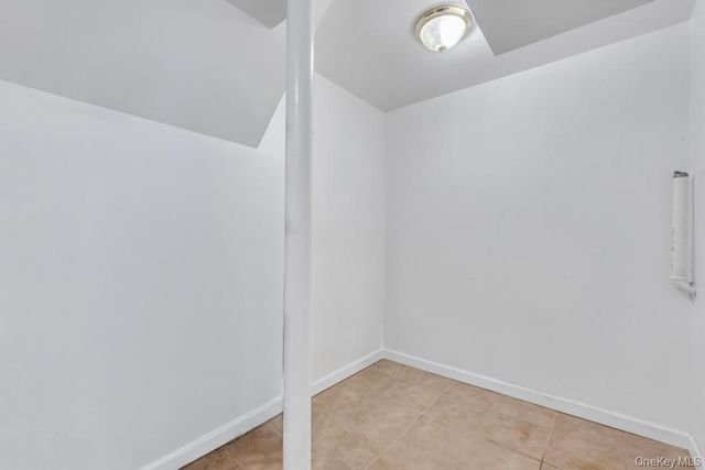 3 Drake Lane, Kings Park, NY 11754