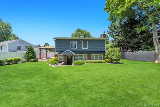 3 Drake Lane, Kings Park, NY 11754