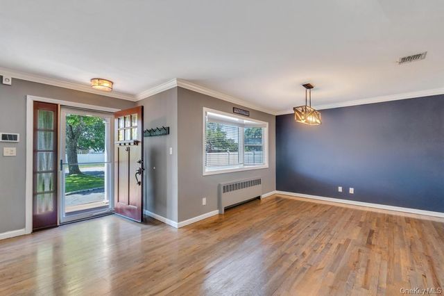 3 Drake Lane, Kings Park, NY 11754