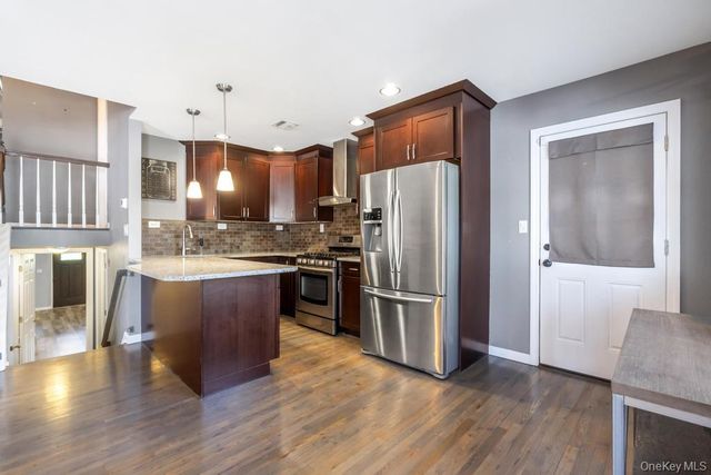 3 Drake Lane, Kings Park, NY 11754