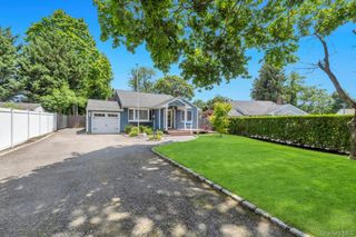 3 Drake Lane, Kings Park, NY 11754