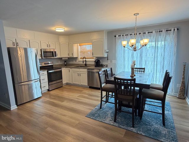 852 BRISTOL DRIVE, Greencastle, PA 17225