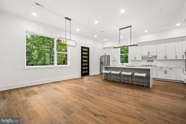 811 SLIGO CREEK PKWY, Takoma Park, MD 20912