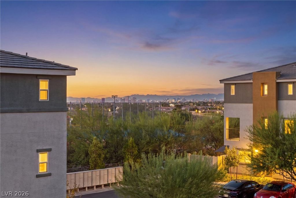 10059 Dazzling Sunrays Avenue, Las Vegas, NV 89129 — exterior