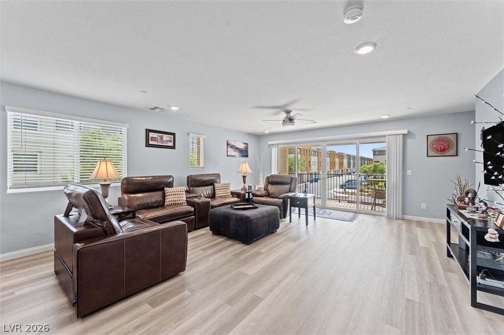 10059 Dazzling Sunrays Avenue, Las Vegas, NV 89129 — photo 2