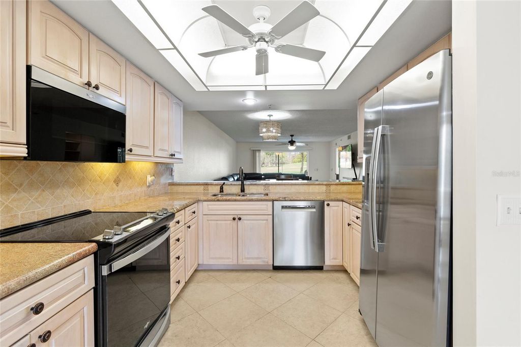 Image 4 of property listing at 6611 STONE RIVER ROAD 102, Bradenton, FL 34203