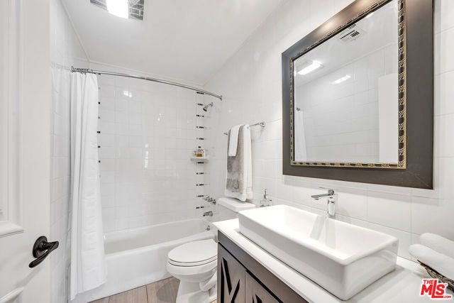 1040 4TH Street 204, Santa Monica, CA 90403