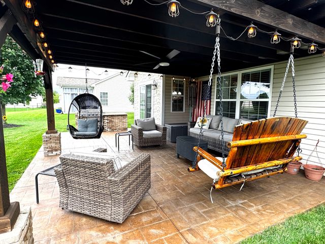 2275 Spring Dipper Drive, Greenfield, IN 46140