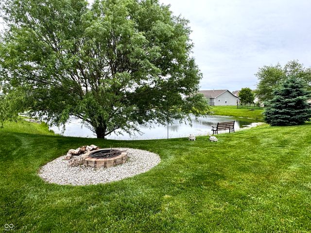 2275 Spring Dipper Drive, Greenfield, IN 46140