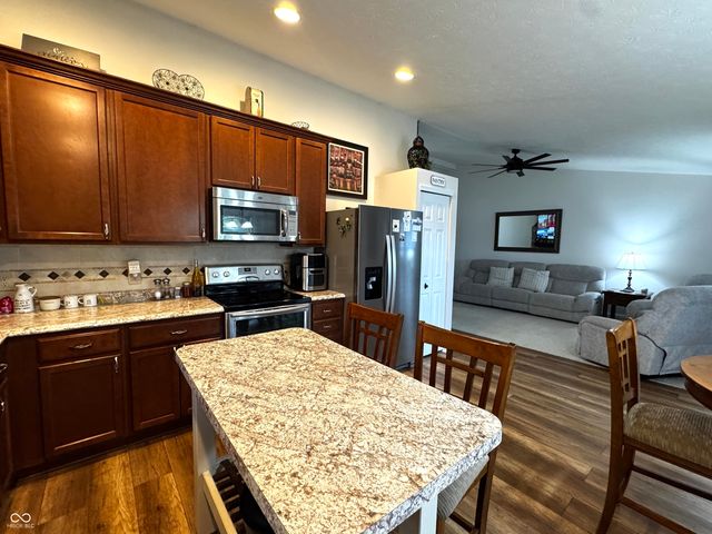 2275 Spring Dipper Drive, Greenfield, IN 46140