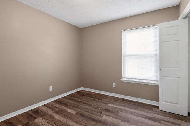 6 Wagon Circle, Little Rock, AR 72209