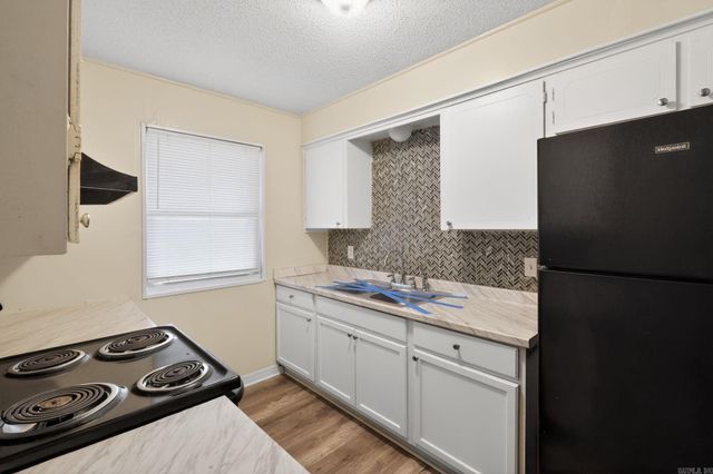 6 Wagon Circle, Little Rock, AR 72209