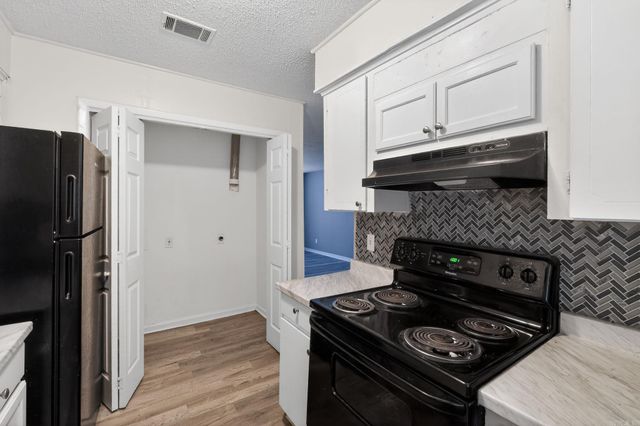 6 Wagon Circle, Little Rock, AR 72209