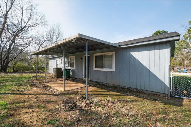 6 Wagon Circle, Little Rock, AR 72209