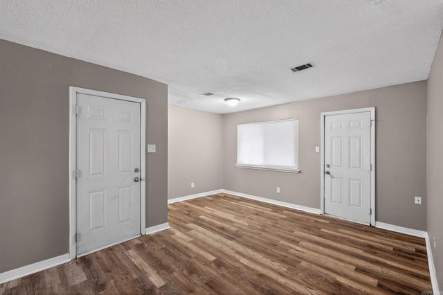 6 Wagon Circle, Little Rock, AR 72209