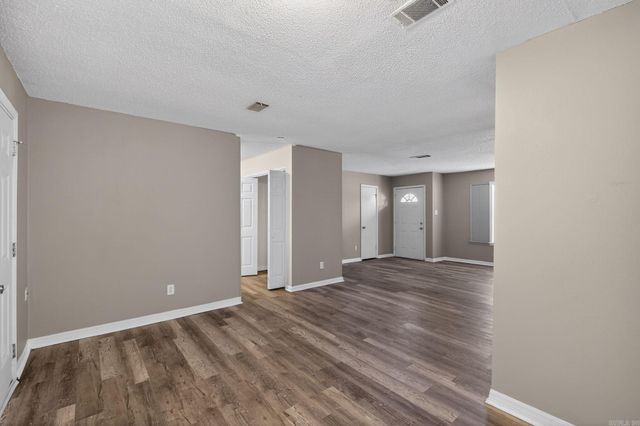 6 Wagon Circle, Little Rock, AR 72209