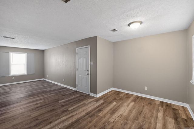 6 Wagon Circle, Little Rock, AR 72209