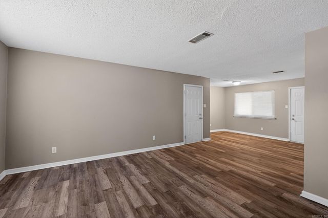 6 Wagon Circle, Little Rock, AR 72209