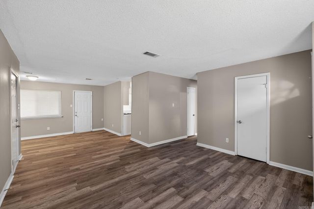 6 Wagon Circle, Little Rock, AR 72209