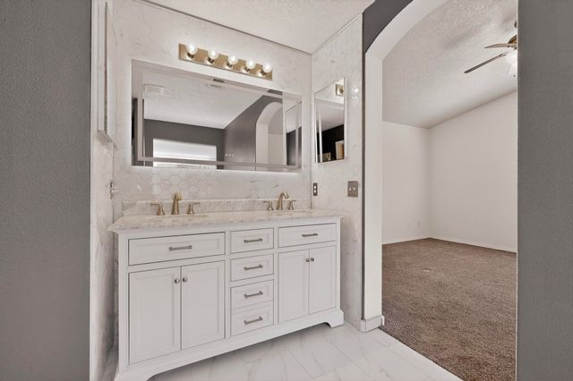 10628 Walnut Canyon Road SW, Albuquerque, NM 87121