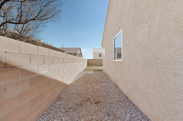 10628 Walnut Canyon Road SW, Albuquerque, NM 87121