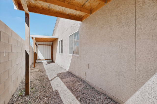 10628 Walnut Canyon Road SW, Albuquerque, NM 87121