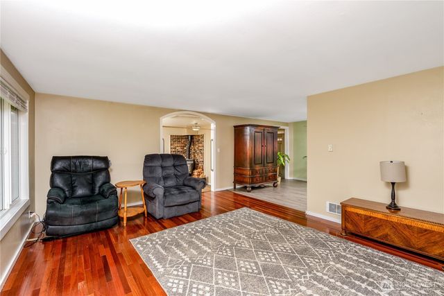 1717 S F Street, Port Angeles, WA 98363