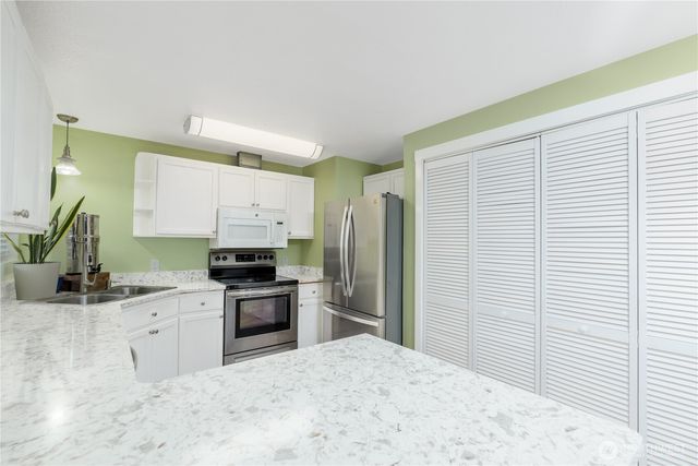 1717 S F Street, Port Angeles, WA 98363