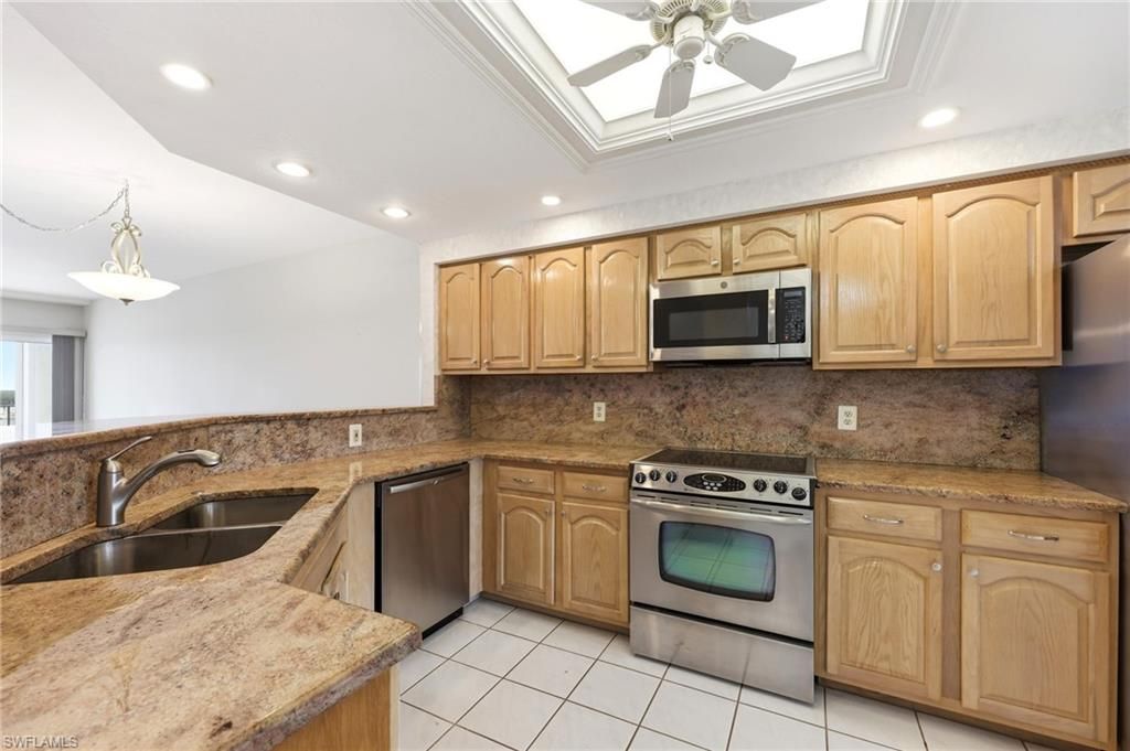 13105 Vanderbilt DR 407, NAPLES, FL 34110 — photo 4
